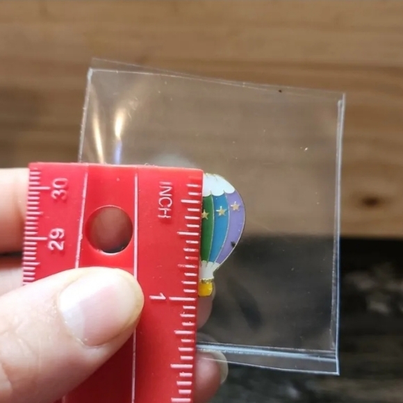 Rainbow Hot Air Balloon Lapel Hat Cap Pin - Picture 4 of 4